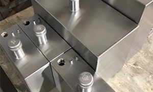 不銹鋼件加工廠如何進(jìn)行電解拋光